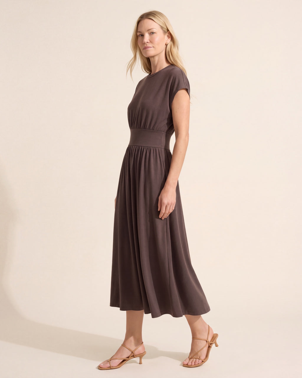 Prima Eco-Jersey Midi Dress – Flattering Fit & Pockets — Blonde
