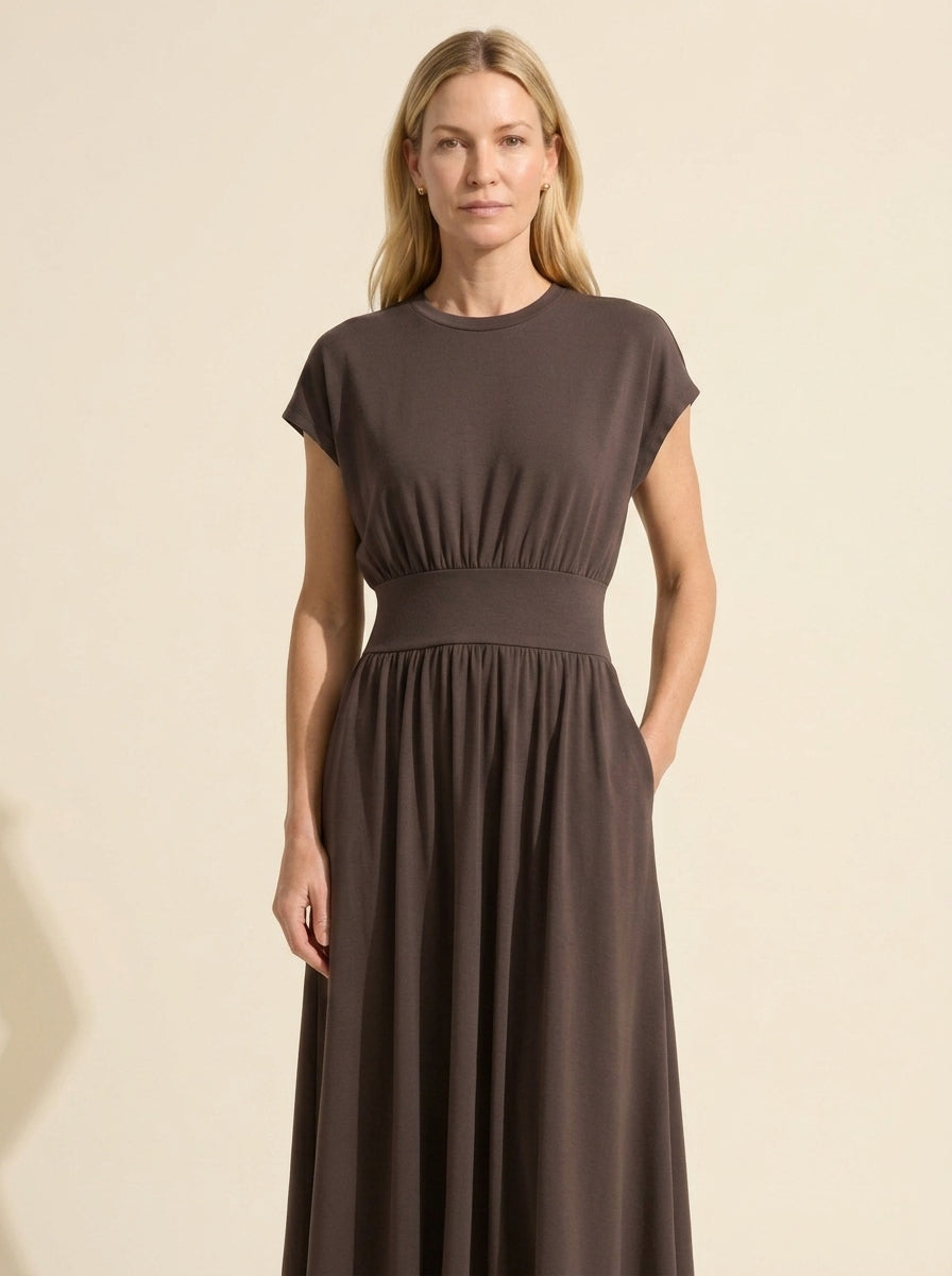 Prima Eco-Jersey Midi Dress – Flattering Fit & Pockets — Blonde